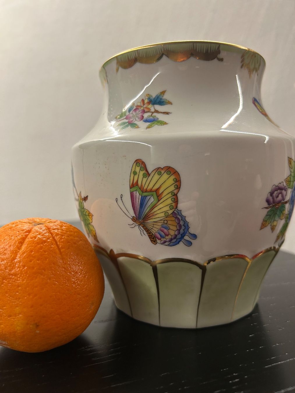 Herend Vasi & Recipienti: Sehr seltene Herend Victoria Vase – Nuovo (secondo la descrizione) da Hofstetten SO venduto da Treasurefinds
