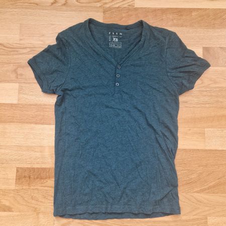 T-shirt dunkelgrün Gr.XS New Yorker Knöpfe