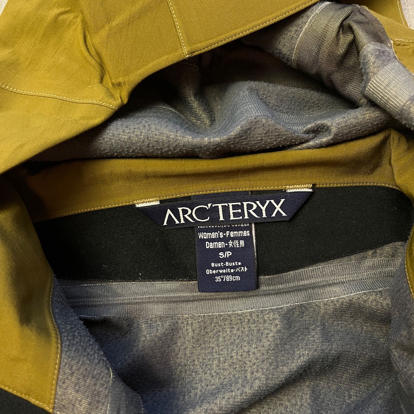 Jacken: 2000s Arc'Teryx Vintage Hardshell Jacket – Gebraucht aus Bern von shoprestoredvintage 2