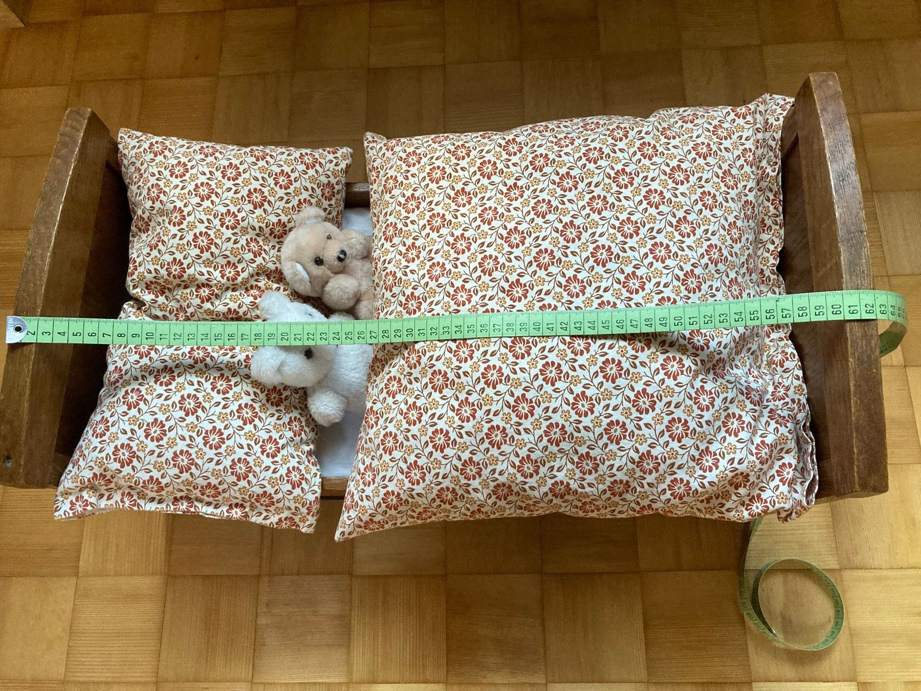 Carrozzine per bambole: Antikes Puppenbett aus Holz – Usato da Liebefeld venduto da Rhy19