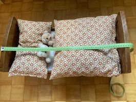 Antikes Puppenbett aus Holz