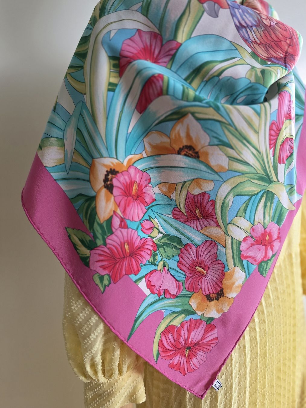 Celine Foulard & Sciarpe: Céline Paris Seidentuch 85 × 85 cm – Nuovo (secondo la descrizione) da Zürich venduto da LIMAR 2