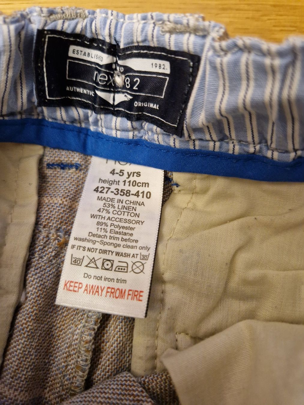 Next Pantaloni: Stoffhose Gr. 110 von Next – Usato da Davos-Dorf venduto da Bpelikan 5