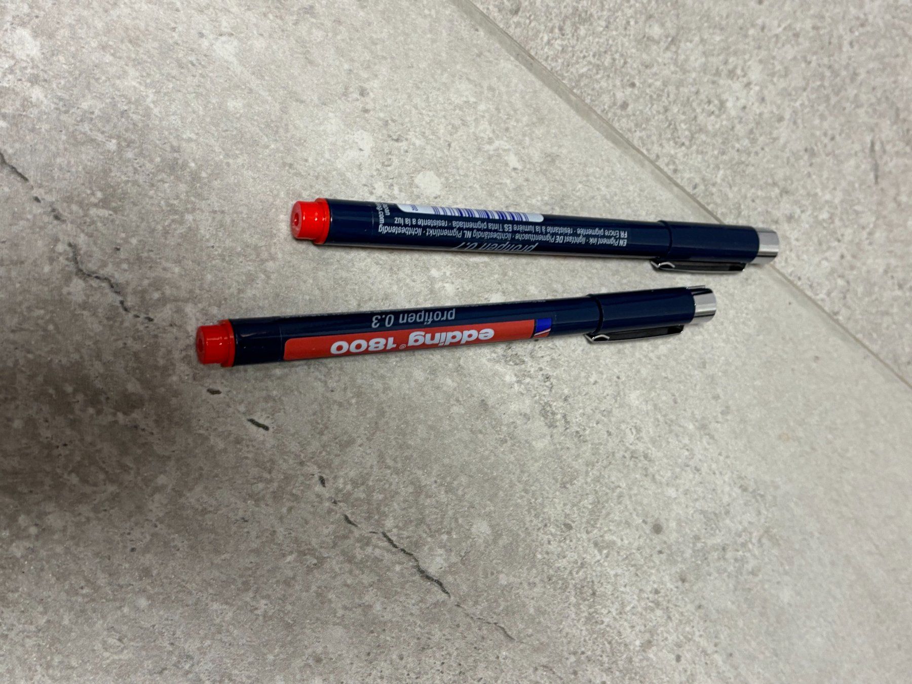 Penna & Evidenziatori: 2x Stylo rouge Edding 1800 neuf – Nuovo (secondo la descrizione) da Salvenach venduto da gwenwywar
