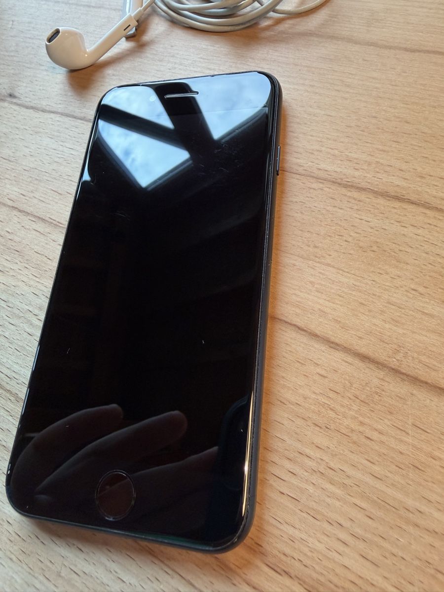 Apple Handys / Smartphones: iPhone SE 64GB  – Gebraucht aus Chur von Sim7000 3