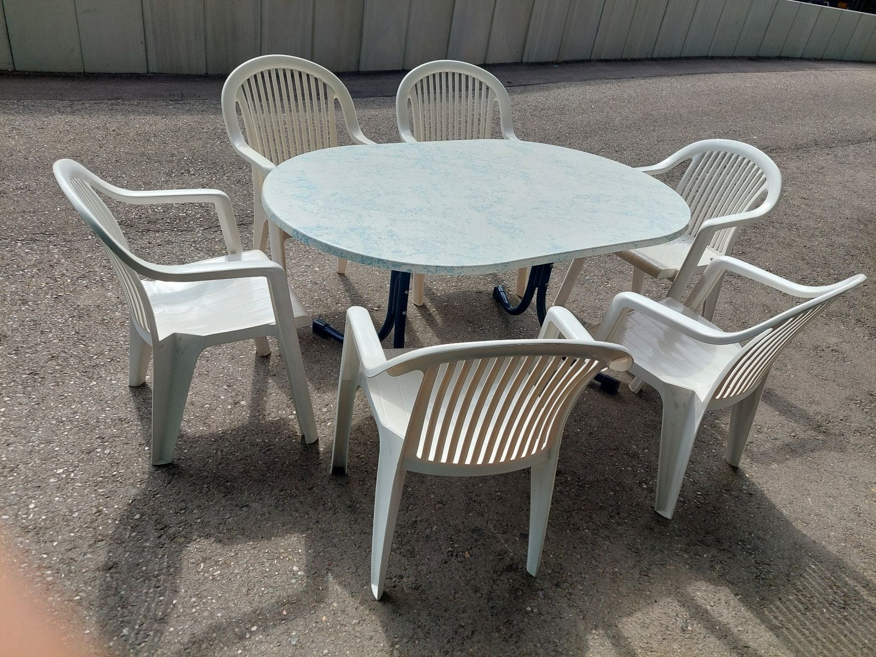 Set di tavolo e panche: Gartentisch mit 6 Stühlen – Usato da Altnau venduto da wahet 5