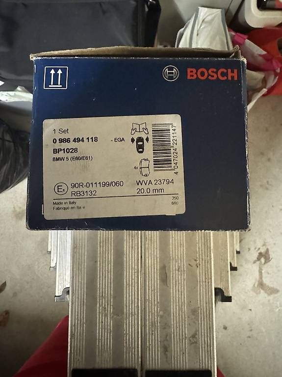 Bosch Tutti pezzi di ricambio auto: Plaquettes de freins – Usato da Couvet venduto da gil87