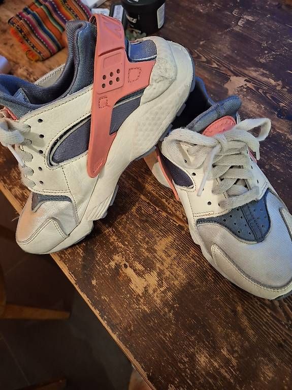 Scarpe da donna: Nike air huarache grösse 36 / 5.5 – Usato da Arlesheim venduto da gligli01 1
