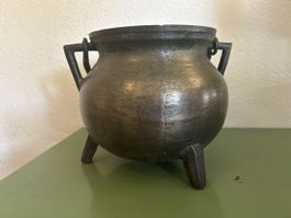 Bronze-Dreibein-Kessel, Grapen