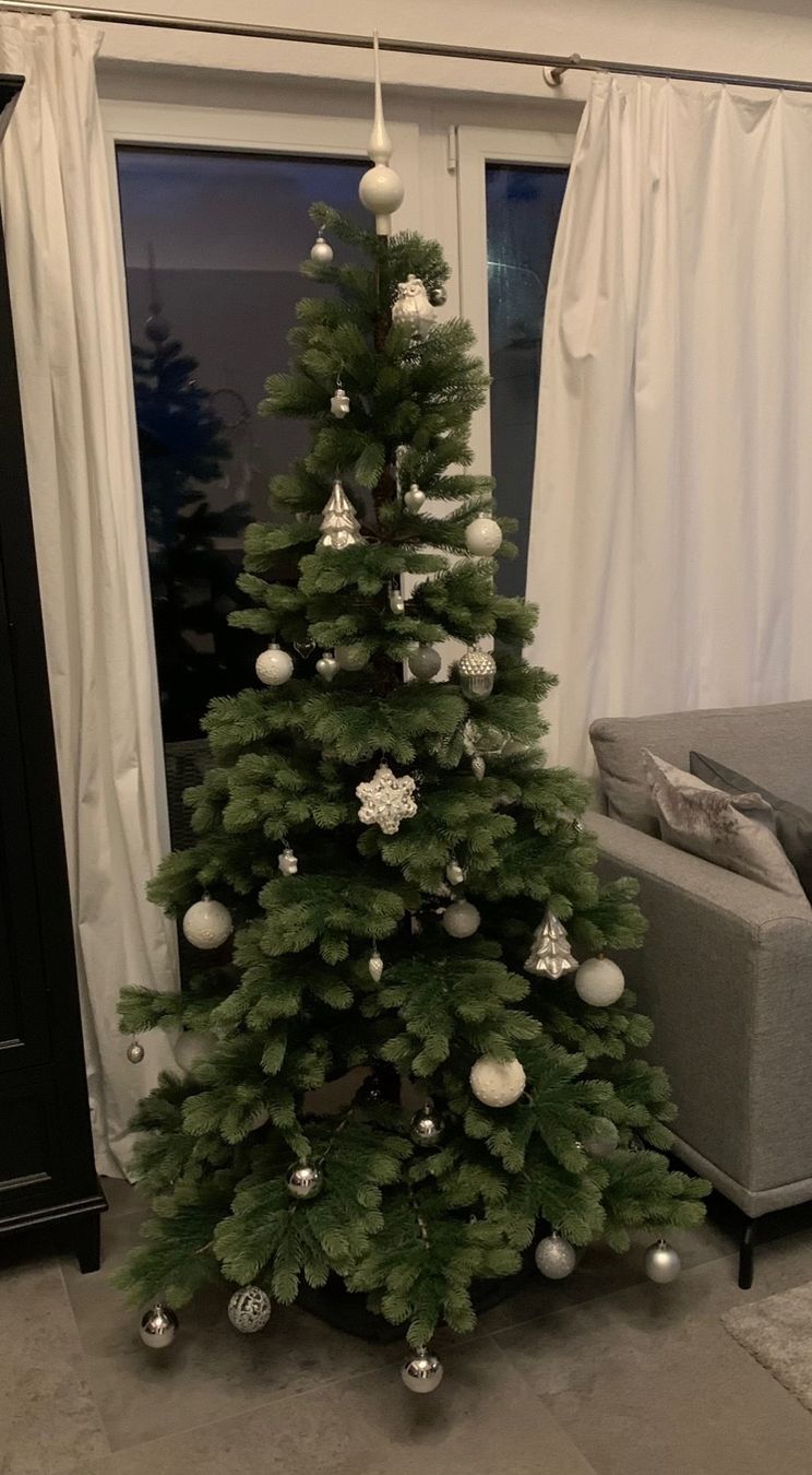 Toutes les décorations: Künstliche Blautanne – D'occasion à Hünibach par ellllaaa