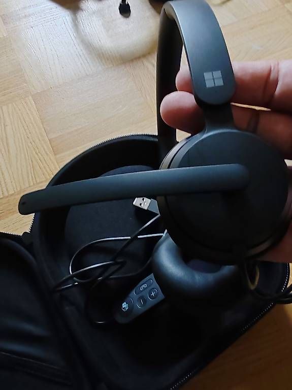 Microsoft Cuffie: Kopfhörer von Microsoft mit Etui – Usato da Dübendorf venduto da lyd_7gxl