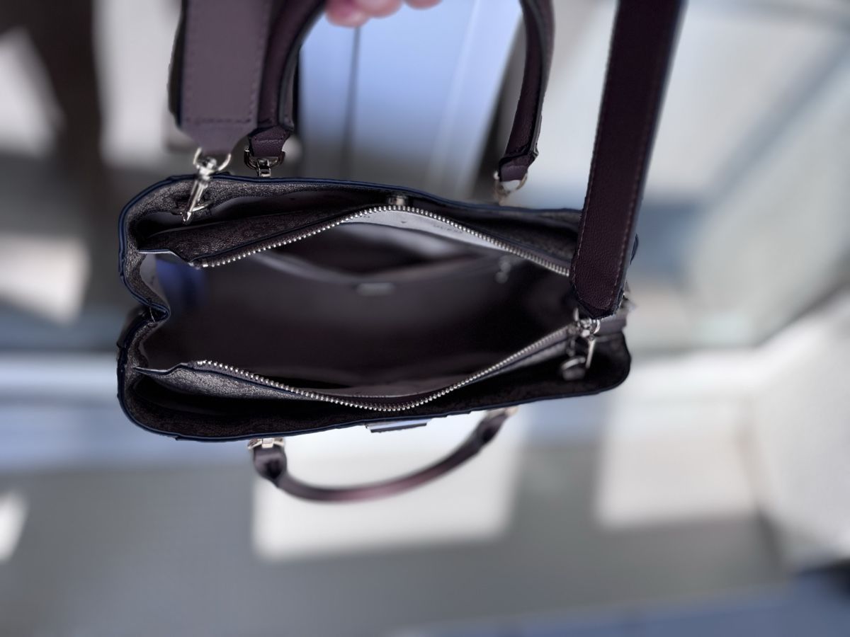 Taschen für Damen: Handtasche Guess schwarz – Gebraucht aus Mühlau von Anna0137 4