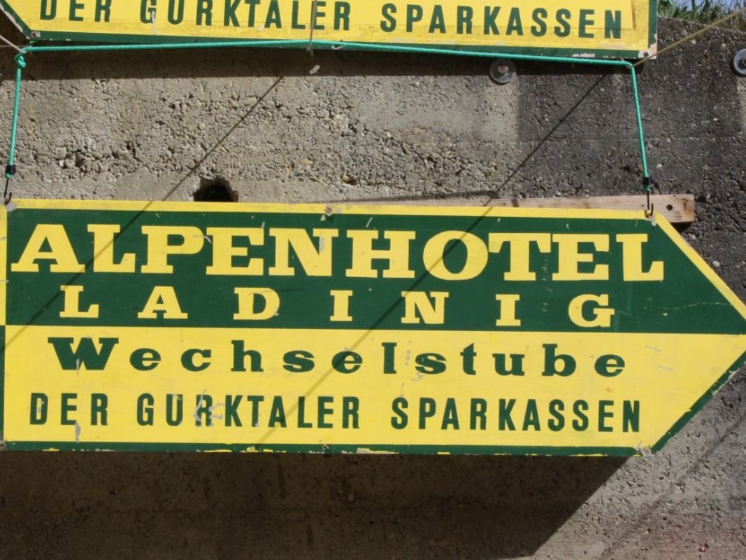 Insegne: SCHILD PFEIL VINTAGE ALU TAFEL – Usato da Wauwil venduto da Pneuedy 1