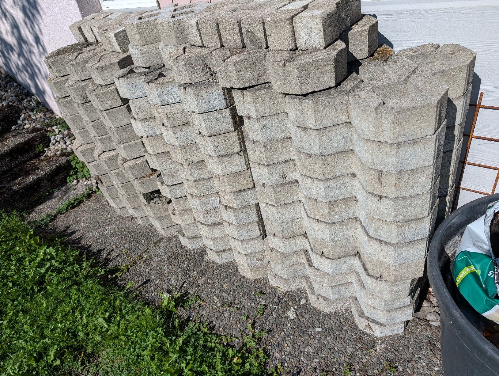 Rivestimenti per pavimenti: Waschbetonplatten, Lochgitterplatten – Usato da Diepoldsau venduto da gru_wk6s