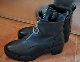 Schwarze Stiefeletten mit Reissverschluss Gr. 38