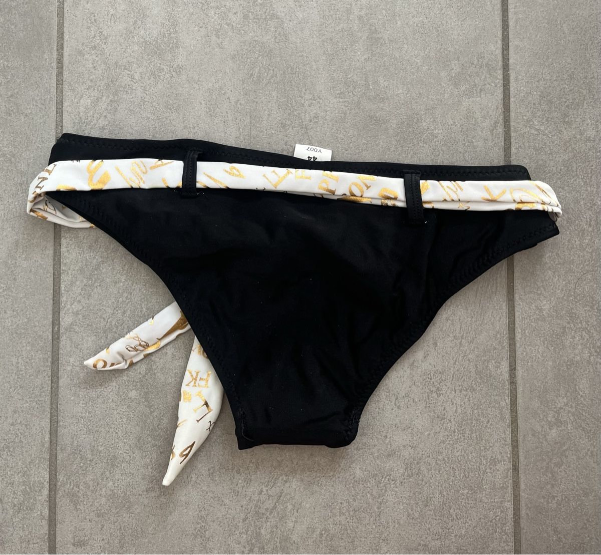 Badekleider & Bikinis: Bikini-Höschen, Größe 44, neu – Neu und originalverpackt aus Echandens von lillisfashion 1