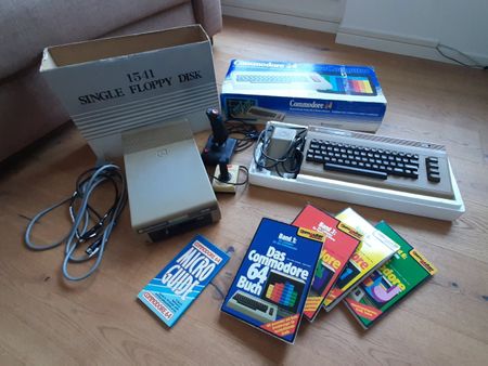 Komplett-Set Commodore 64 (inkl. Floppy Disk, Joystick)