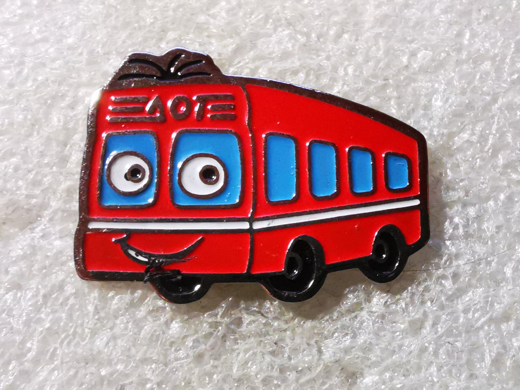 Placchette & Badge: Ansteckpin 121: AOT Bus – Usato da Oppligen venduto da Pin-Fall-Shop