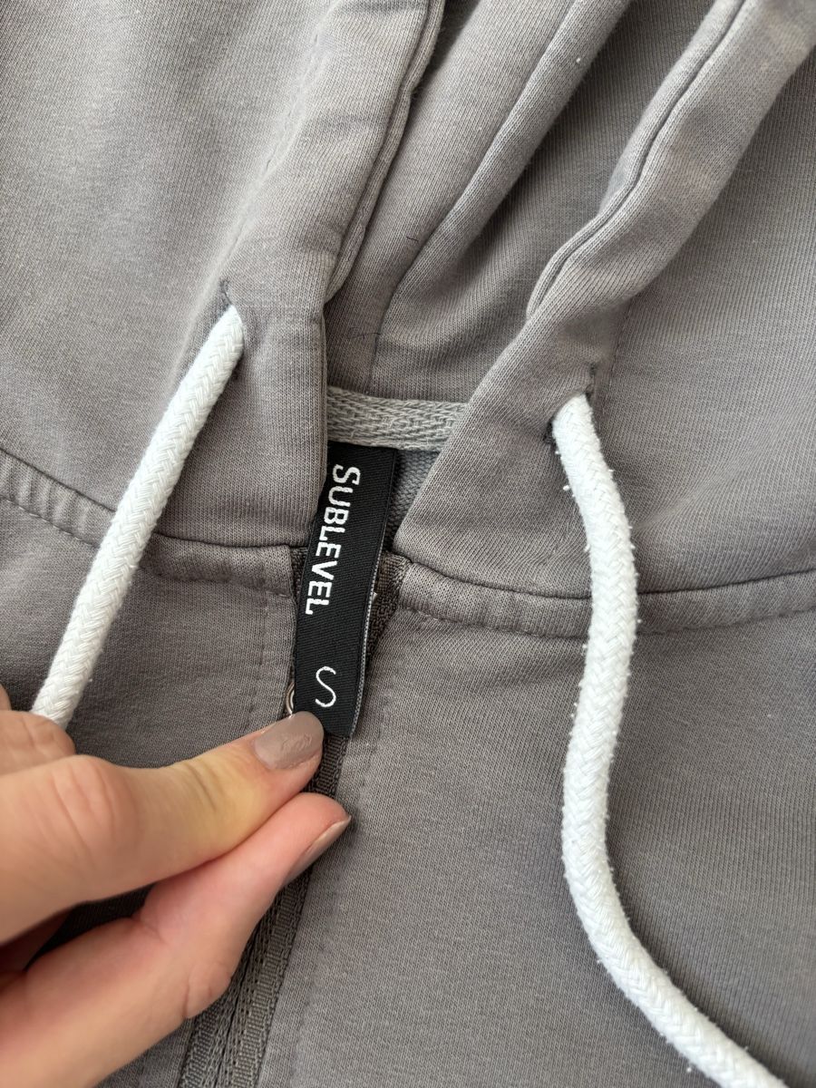 Lotti di vestiti: Jogginganzug Set grau mit Kapuze Sublevel Gr. S – Usato da Basel venduto da DressDrop 3