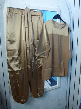 ANZUG IN GOLD LONGSHIRT UND HOSE GR M NEU MIT GÜRTEL HALBARM