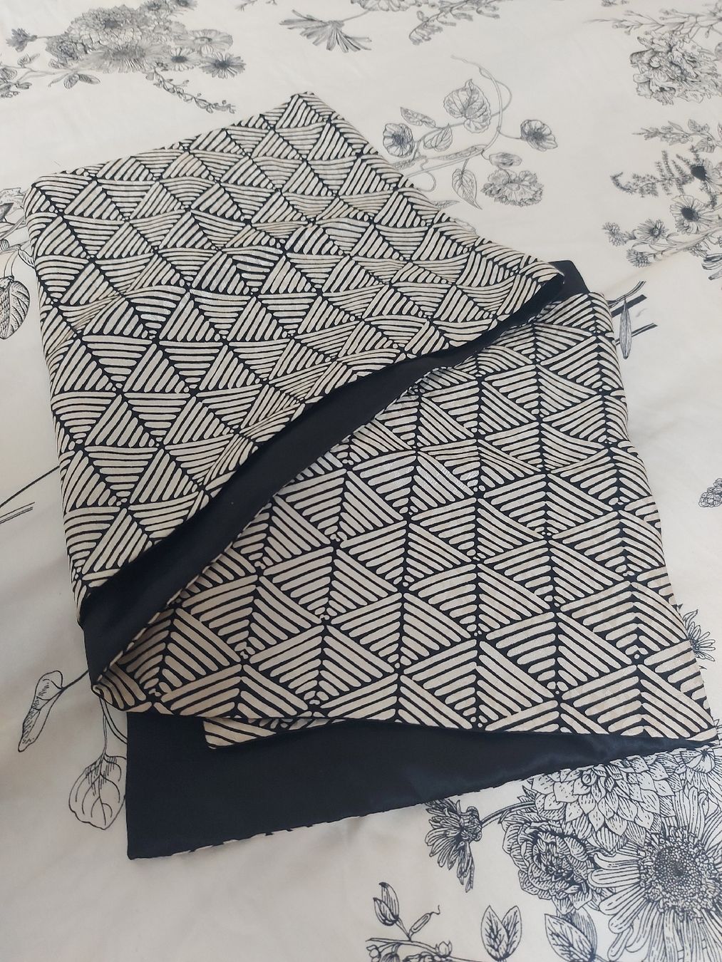 Foulard & Sciarpe: Foulard 100% soie vintage – Usato da Lausanne venduto da Super-cerise 2