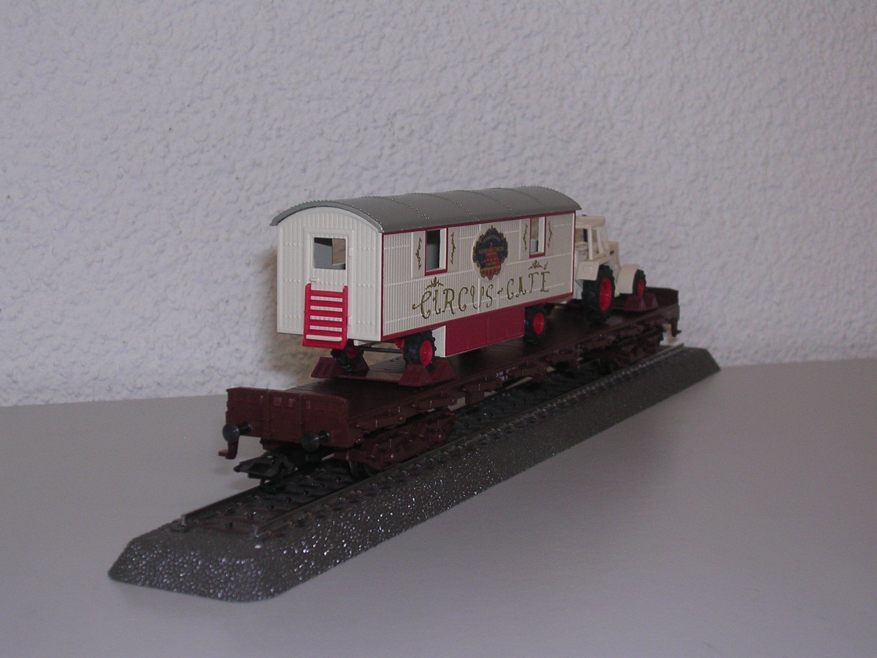 Märklin 46638 ÖBB Flachwagen mit Rungen und Zirkuswagen neu! (Neu und ...