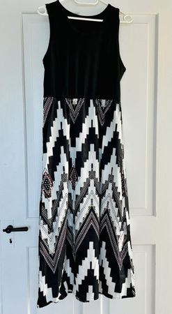 Sommerkleid Gr. L schwarz-weiss Muster ärmellos NEU