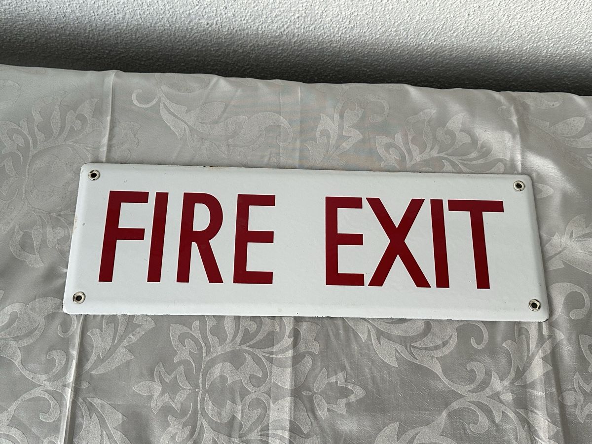 Insegne: Vintage Original Emailschild „FIRE EXIT" RAR – Usato da Dübendorf venduto da lan1808