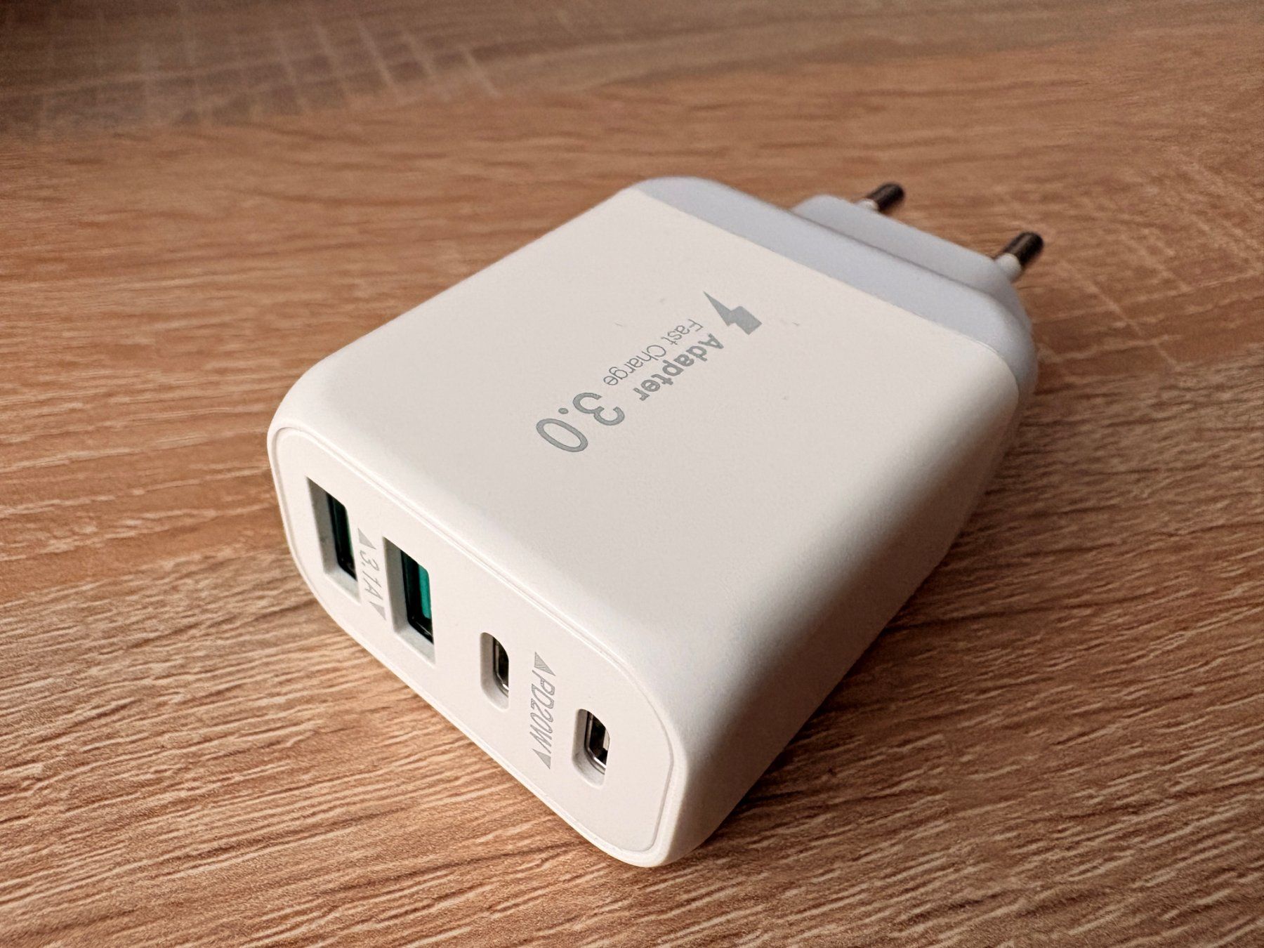Caricabatterie: Schnell Ladegerät 2xUSB-A und 2xUSB-C QC3 – Nuovo e nell'imballaggio originale da Adlikon b.Regensdf venduto da Cappo