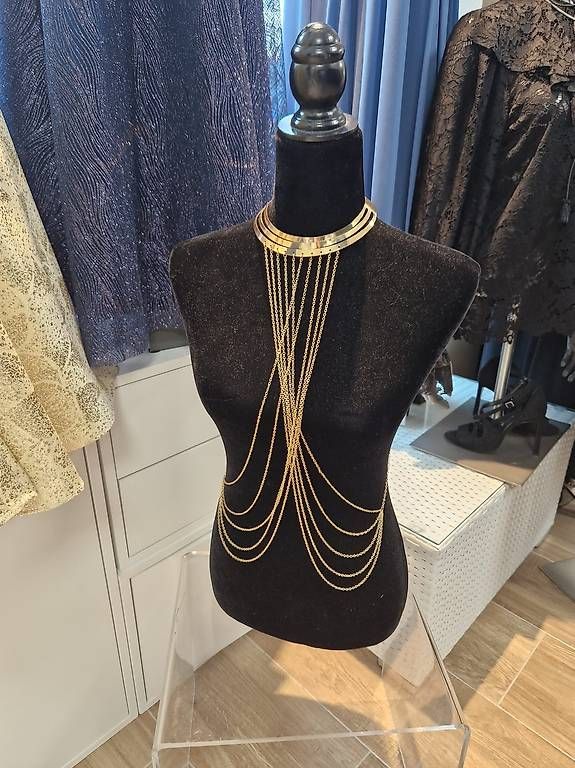 Altro in Decorazioni & Accessori: Schaufensterpuppe Oberkörper – Usato da Luzern venduto da Neela288 3