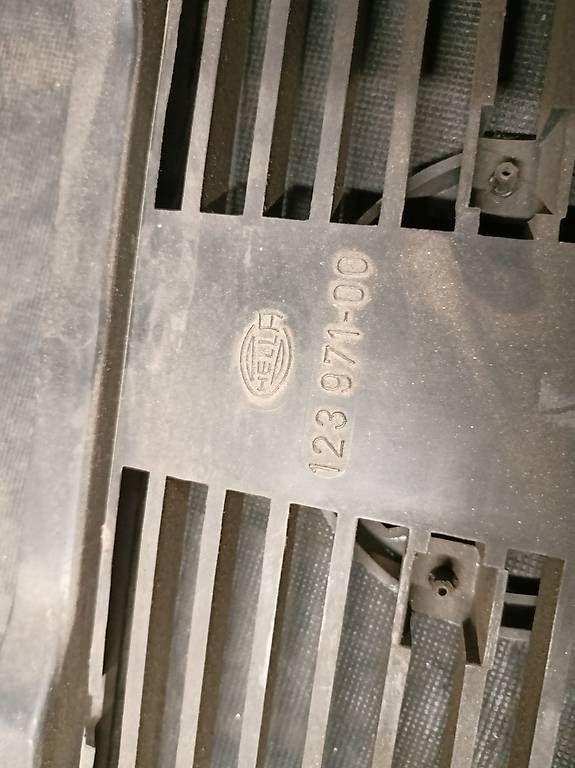 Tutti pezzi di ricambio auto: mascherina centrale VW Golf 1 – Usato da Bironico venduto da aut_v8ks 1