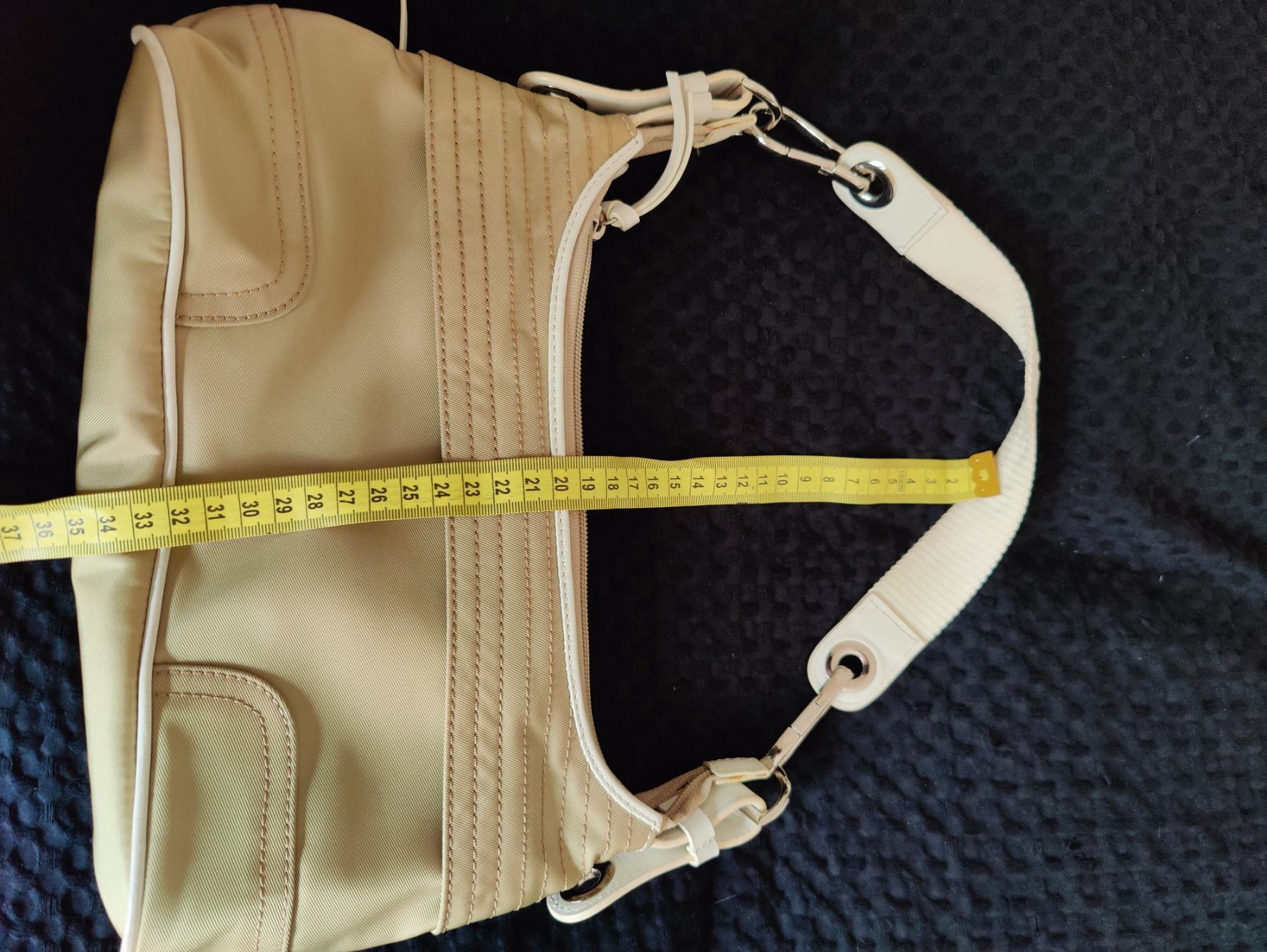 Lacoste Borse da donna: Lacoste beige zip closure alligator purse bag – Usato da Geneve venduto da readycat 5