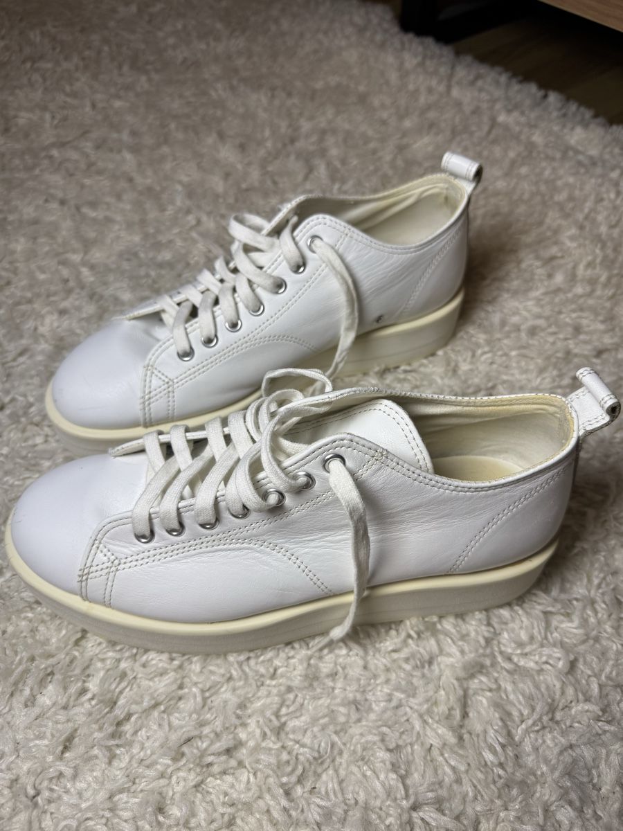 Comme Des Garcons Scarpe da donna: Comme des Garçons White Sneakers Size 39 – Usato da Melide venduto da Risseiler 1