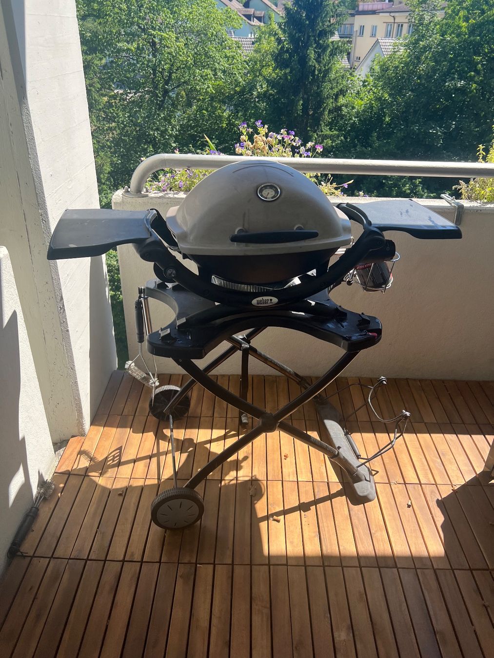 Weber Griglie: Weber Grill Q1200 mit div. Zubehör – Usato da Bergdietikon venduto da JJockey 1