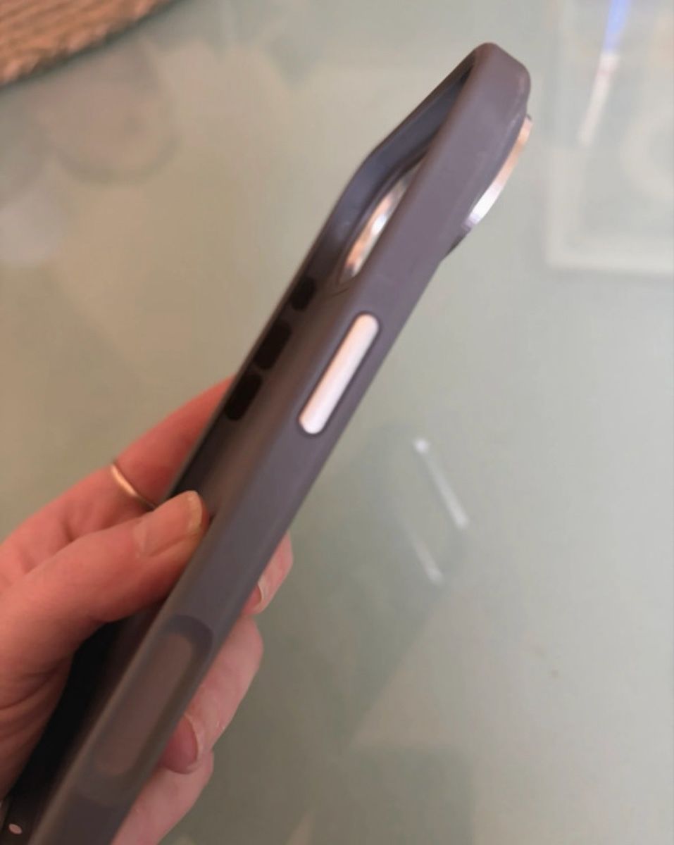 Karl Lagerfeld Cover & Protezioni schermo: Hülle IPhone 17 air – Usato da Basel venduto da Brunner.T 1