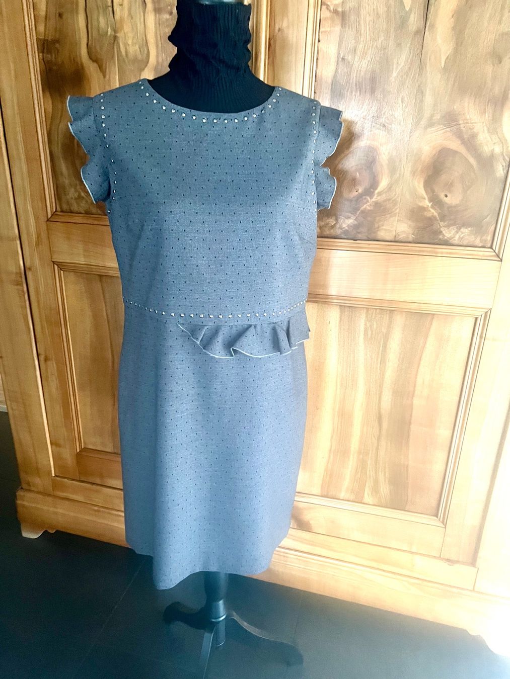 Liu Jo Vestiti: Robe grise à pois Liu Jo, taille 36-38 chic – Nuovo (secondo la descrizione) da Porrentruy venduto da SYANKA
