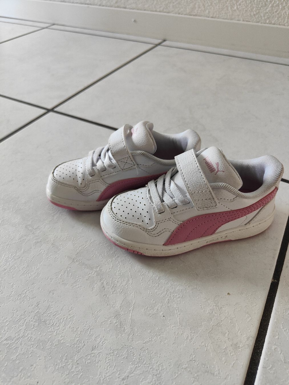 Puma Scarpe per ragazze: Puma neuwertig Gr 25 – Usato da Küssnacht am rigi venduto da Alee13