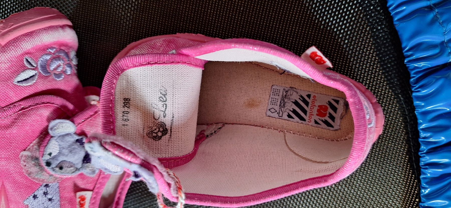 Schuhe für Mädchen: Hausschuh – Gebraucht aus Oberägeri von Runningiceman 1
