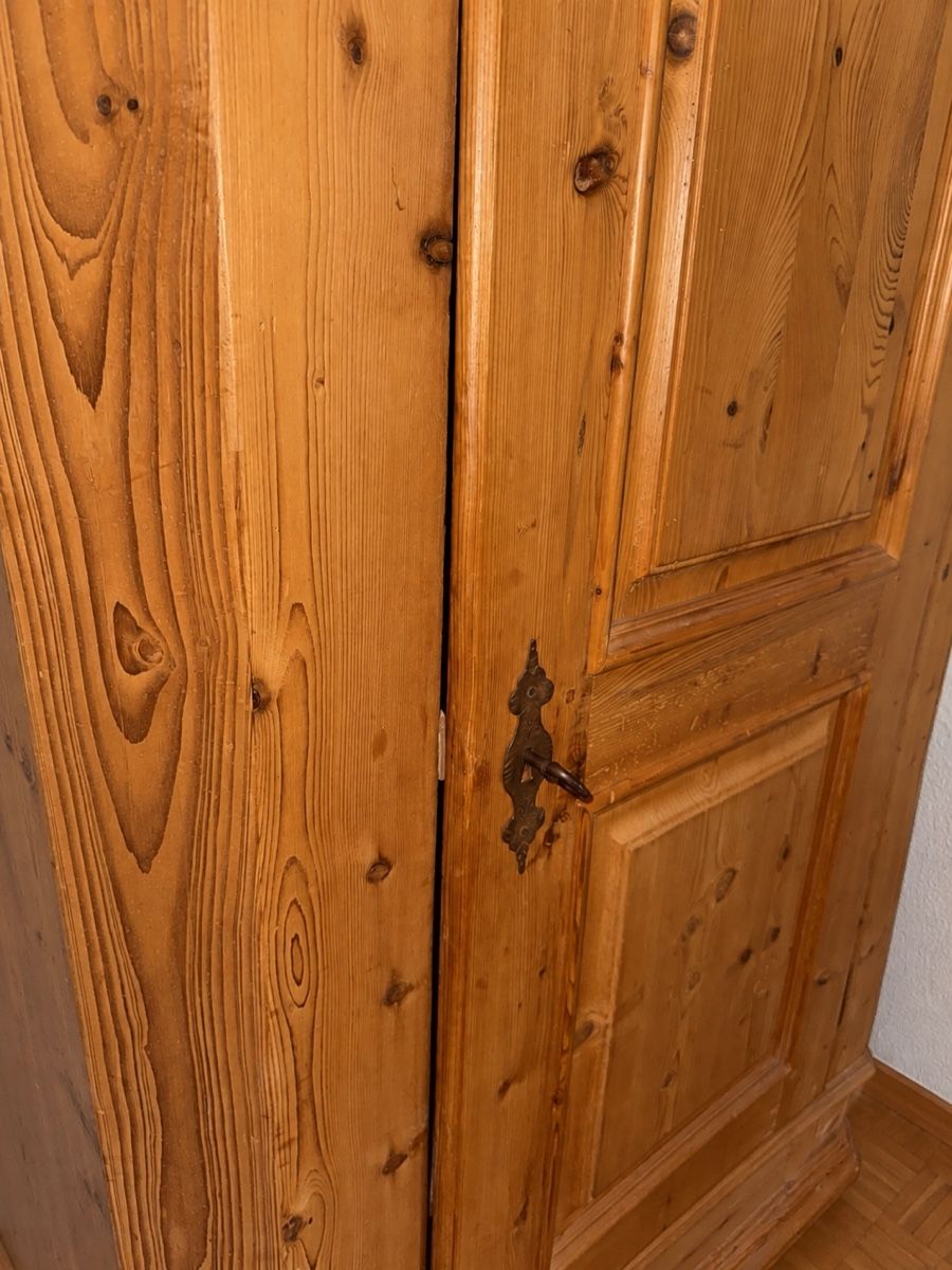Armadi: Altholz Schrank – Usato da Trin Mulin venduto da leea.c 1