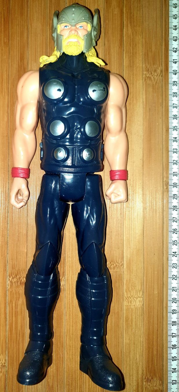 Figurines: Actionfigur Thor (mit Helm) – D'occasion à Zofingen par Barnu21