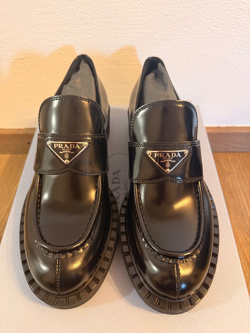 Prada Damenschuhe: Prada Chocolate Loafers - Gr. 38.5 – Neu und originalverpackt aus St. Moritz von PauloM98