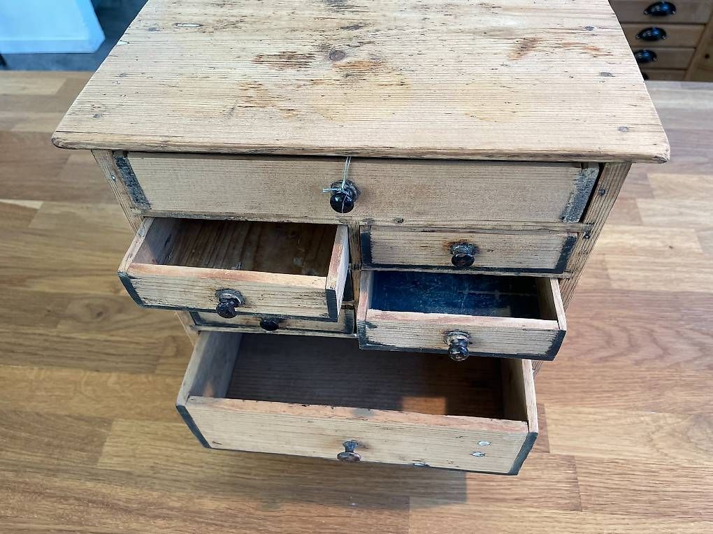 Cassettiere: Schubladenmöbel klein, Schränkli, Schmuckkästchen – Usato da Worben venduto da Retog777 2
