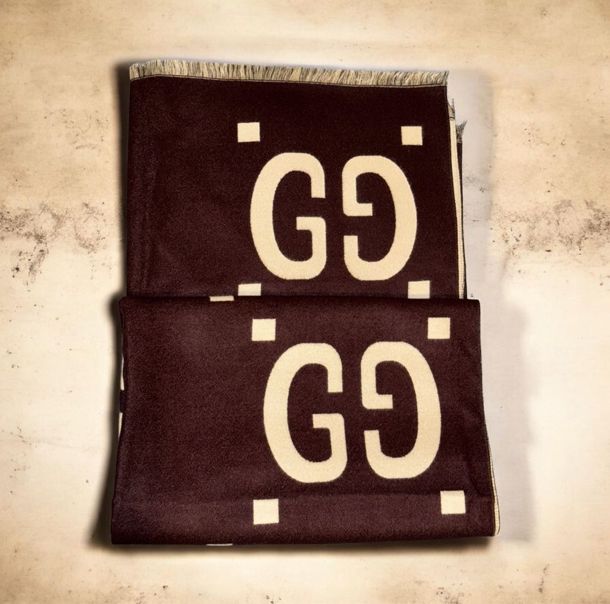 Gucci Foulard & Sciarpe: Écharpe – Nuovo e nell'imballaggio originale da Châtel-St-Denis venduto da Montclair_Swiss