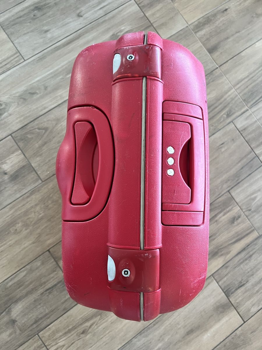 Valises de voyage: Roter Koffer – D'occasion à Dübendorf par vin_8z5x 5