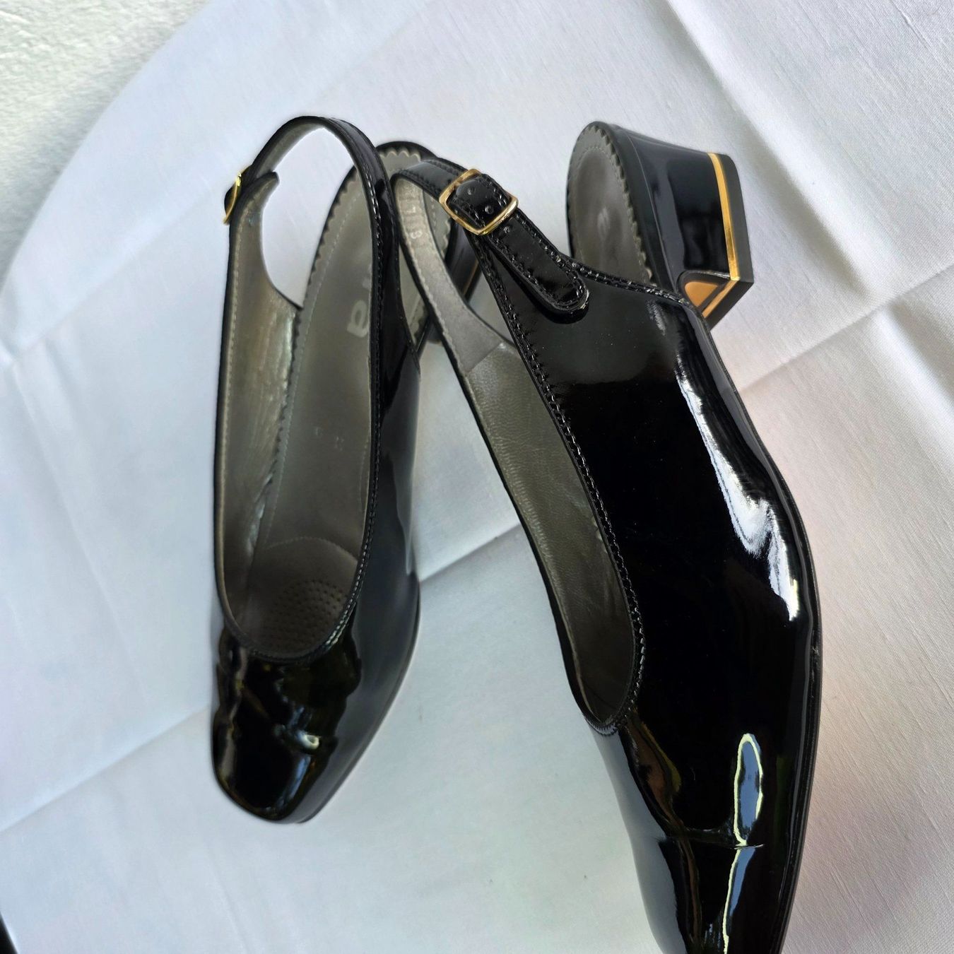 Ara Damenschuhe: Ara Lackleder Pumps Schwarz, bequem Gr.39 – Gebraucht aus Wald ZH von CapLux 1