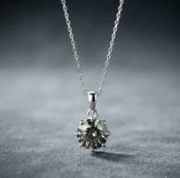 Zeitlose Halskette mit Swarovski Steinen Anhänger- Neu