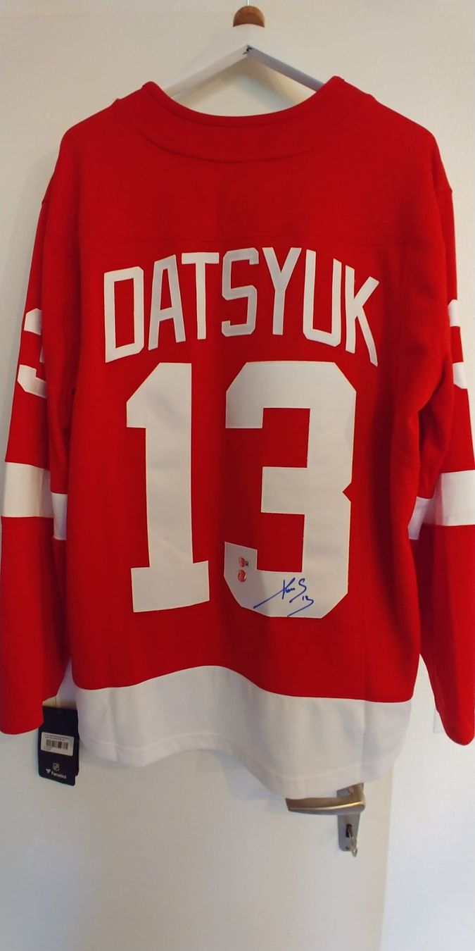 Canottiere & Pantaloni: Maillot de hockey signé Datsyuk – Usato da Orvin venduto da Bellsbass 1