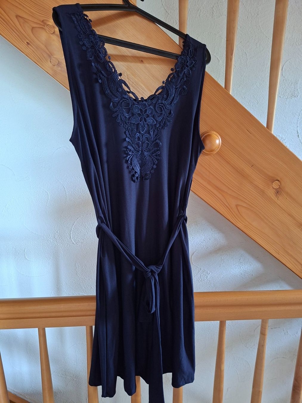 Only Vestiti: Kleid mit Spitzenausschnitt – Nuovo (secondo la descrizione) da Oberwil/Dägerlen venduto da Dominique1606
