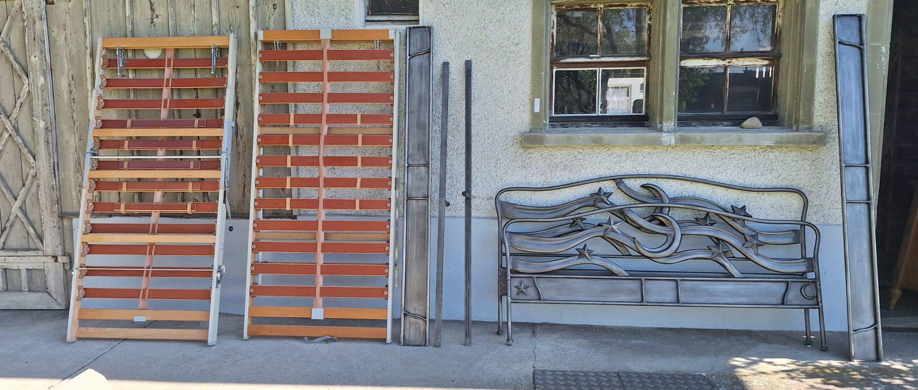 Letti: Bettgestell mit Lattenrost, Metallbett – Usato da Weinfelden venduto da JoeBaer