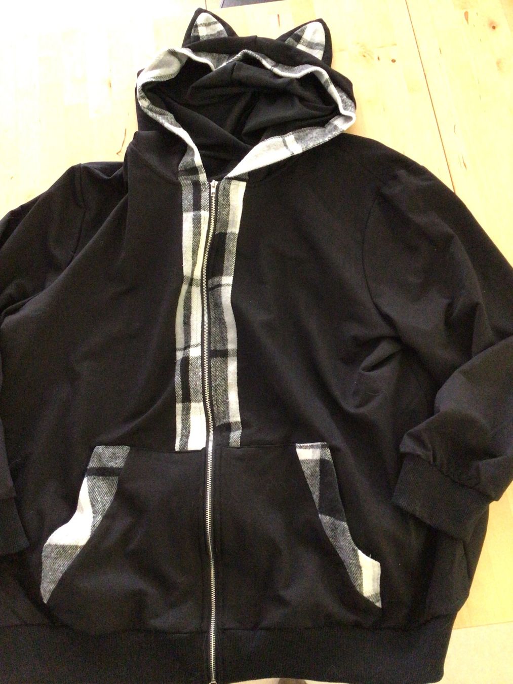 Costumi: Jacke schwarz mit Ohren Grösse 3XL – Usato da Einsiedeln venduto da Tru7